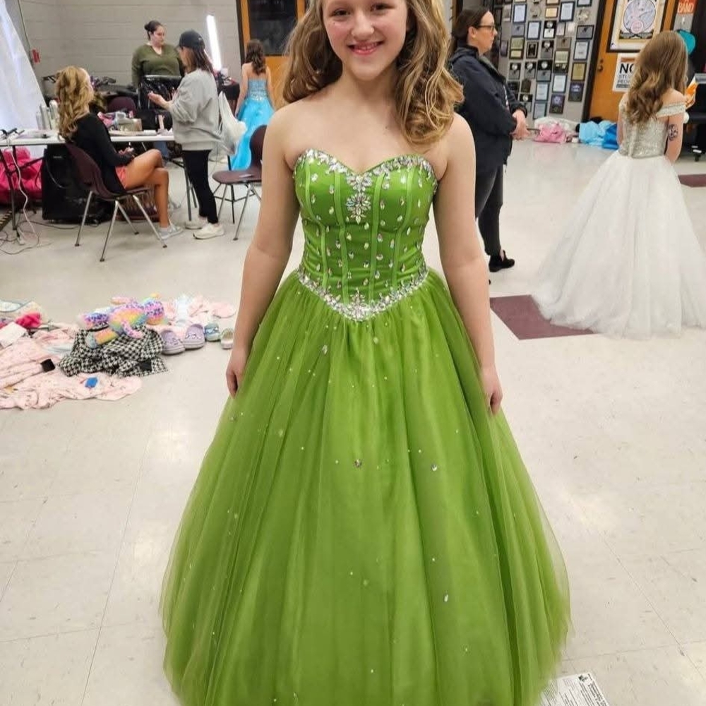 Elegant Green Strapless Gown
